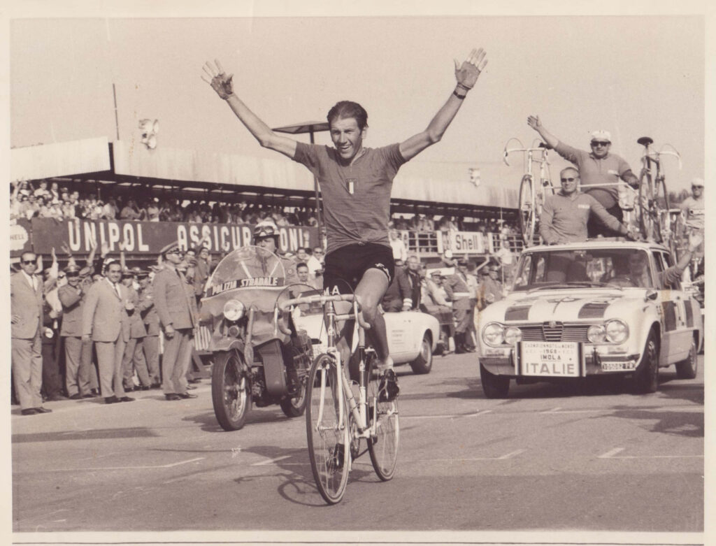 La vittoria di Adorni con Ricci e Colnago sull'ammiraglia - Mondiale 1968, Imola